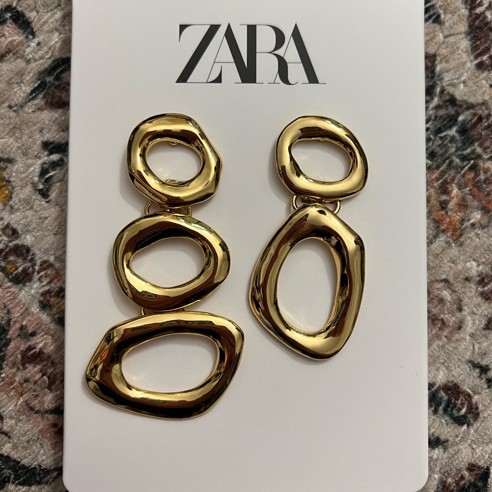 Zara mismatched circle earrings